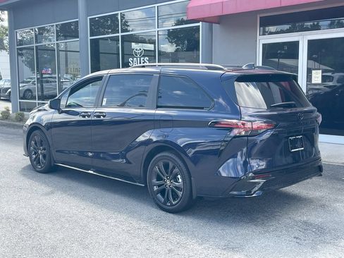 Used 2026 Toyota Sienna XSE FWD image 14