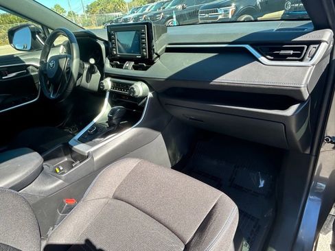 Used 2022 Toyota RAV4 SE image 24