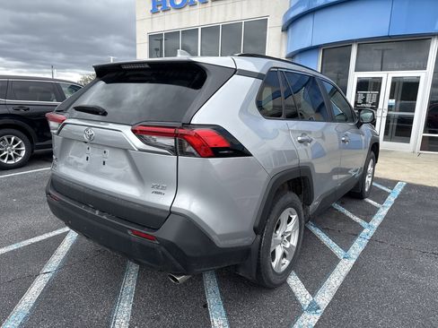Used 2019 Toyota RAV4 XLE AWD/4WD image 5