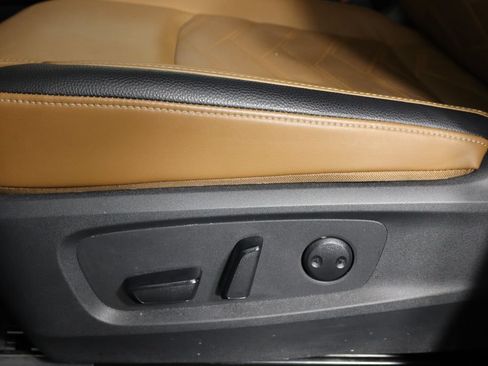 Used 2025 Nissan Pathfinder Platinum w/ Cargo Package AWD/4WD image 18