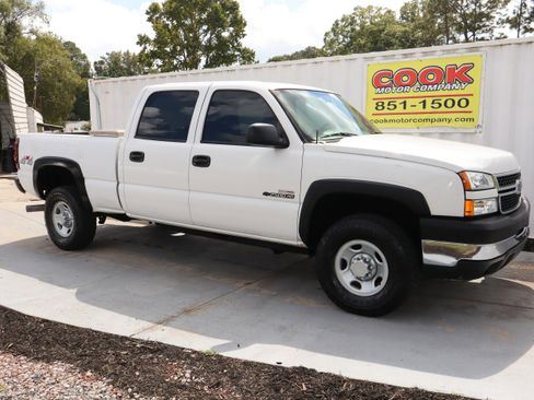 Used 2007 Chevrolet Silverado 2500 W/T w/ Heavy-Duty Power Package image 1