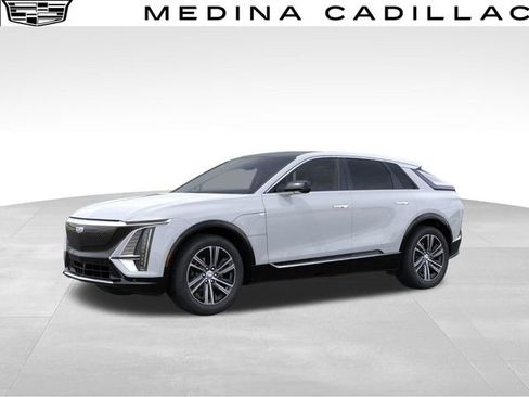 New 2026 Cadillac Lyriq Luxury AWD/4WD image 2