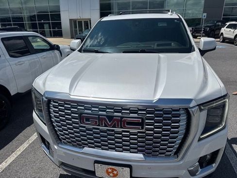 Used 2022 GMC Yukon XL Denali w/ Denali Ultimate Package AWD/4WD image 3