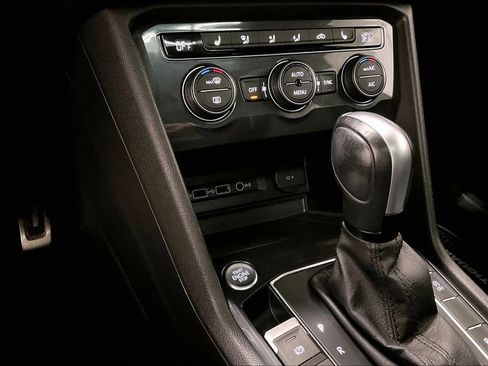 Used 2020 Volkswagen Tiguan SE R-Line image 16