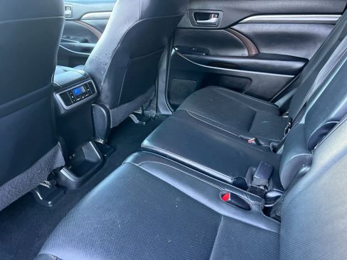 Used 2018 Toyota Highlander Limited image 4