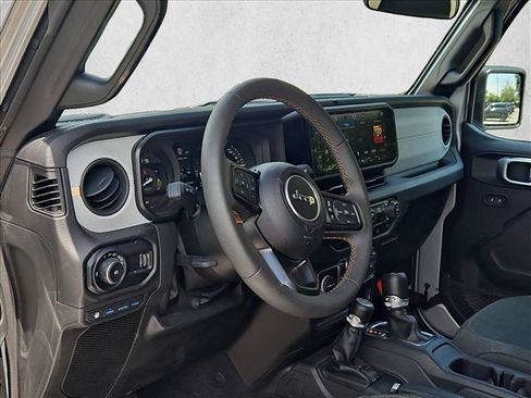 Used 2024 Jeep Wrangler Unlimited AWD/4WD image 9