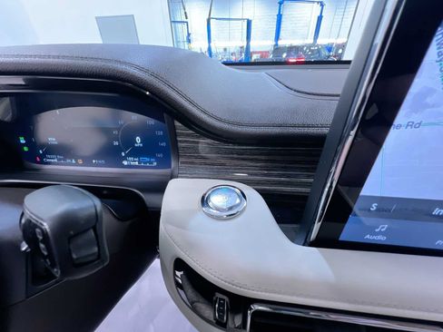 Used 2020 Lincoln Aviator Black Label Grand Touring AWD/4WD image 16