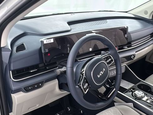 New 2026 Kia Carnival EX image 36