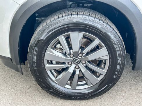 Used 2025 Nissan Pathfinder SV FWD image 10