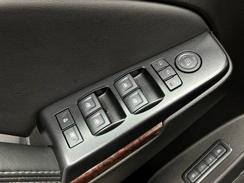 Used 2019 GMC Yukon XL SLT w/ Graphite Performance Edition AWD/4WD image 17