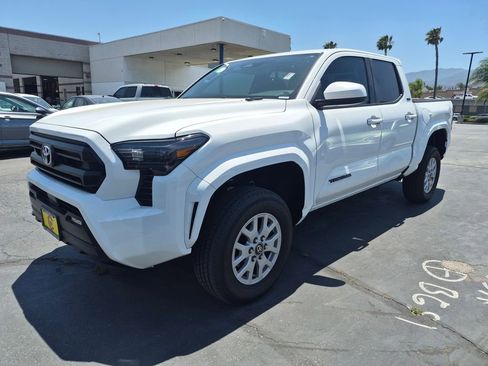 Used 2025 Toyota Tacoma SR5 RWD image 3