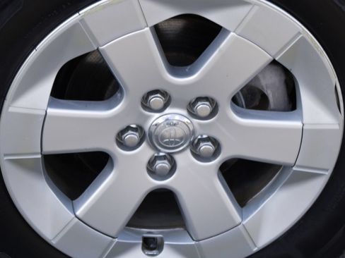 Used 2005 Toyota Prius FWD image 37