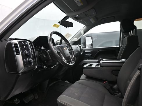 Used 2018 Chevrolet Silverado 1500 LT w/ All Star Edition AWD/4WD image 9