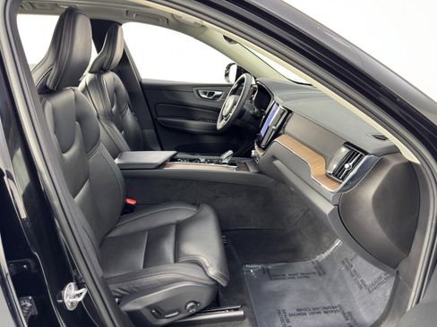 Used 2023 Volvo XC60 T8 Ultimate w/ Climate Package image 16