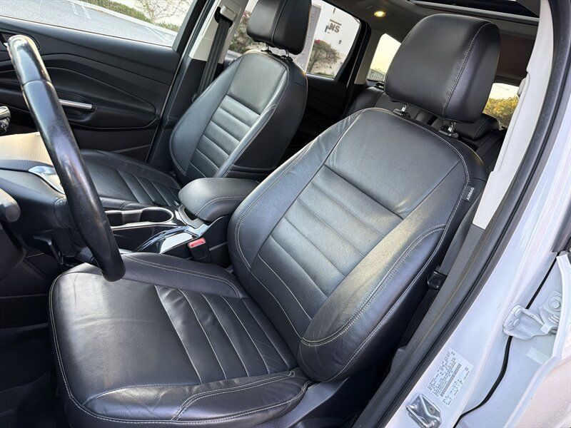 Used 2016 Ford Escape Titanium FWD image 11
