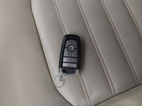 Used 2020 Ford Fusion SEL FWD image 32