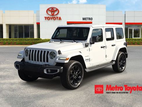 Used 2021 Jeep Wrangler Unlimited Sahara w/ Cold Weather Group AWD/4WD image 1