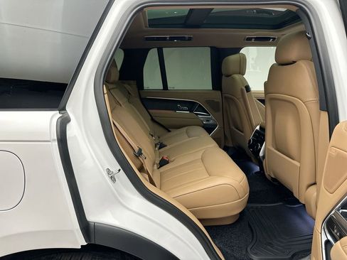New 2025 Land Rover Range Rover SE image 5