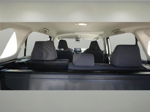 Used 2021 Toyota RAV4 LE AWD/4WD image 24
