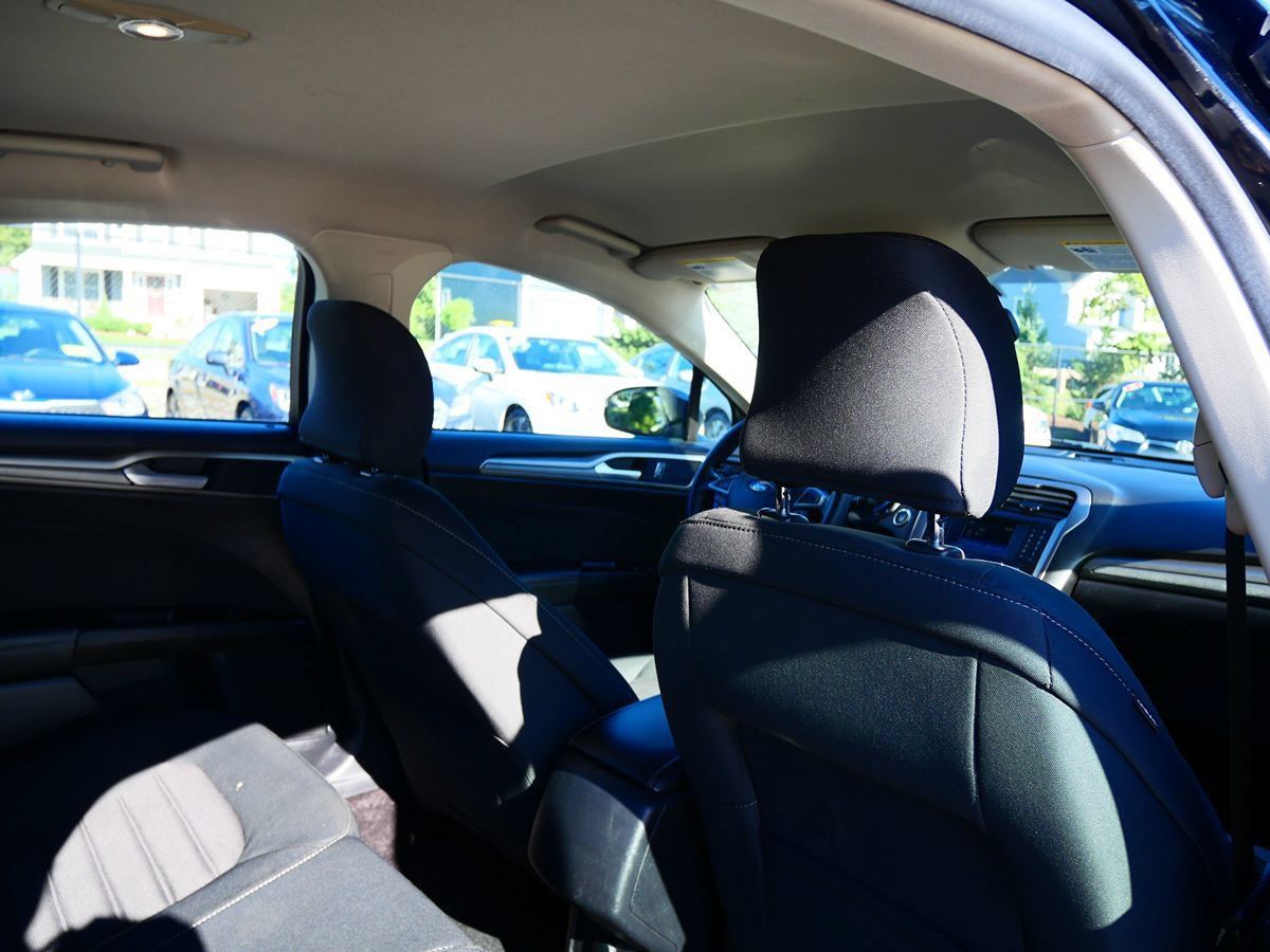 Used 2017 Ford Fusion SE FWD image 22