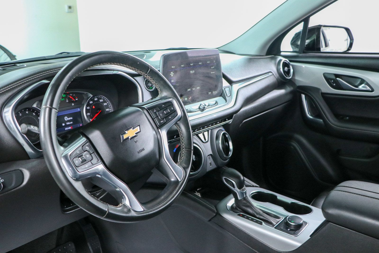 Used 2023 Chevrolet Blazer LT w/ Midnight/Sport Edition FWD image 22