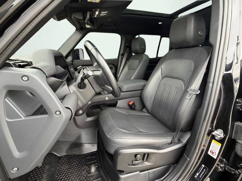 Used 2022 Land Rover Defender 110 X-Dynamic SE AWD/4WD image 18