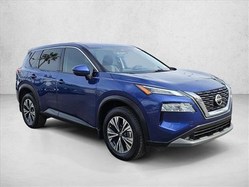 Used 2021 Nissan Rogue SV image 3