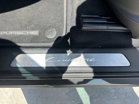 Certified 2024 Porsche Cayenne AWD/4WD image 20