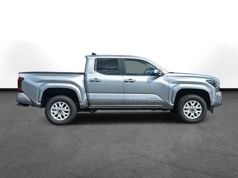 Used 2025 Toyota Tacoma SR5 image 4