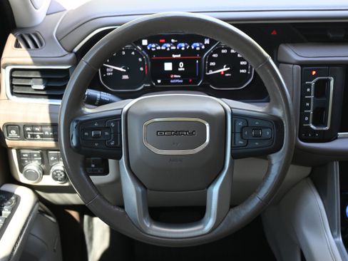 Used 2021 GMC Yukon XL Denali w/ Denali Premium Package AWD/4WD image 19