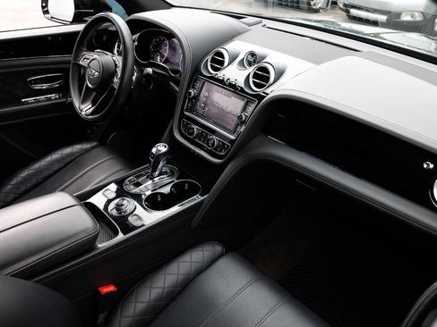 Used 2018 Bentley Bentayga W12 SIGNATURE image 20