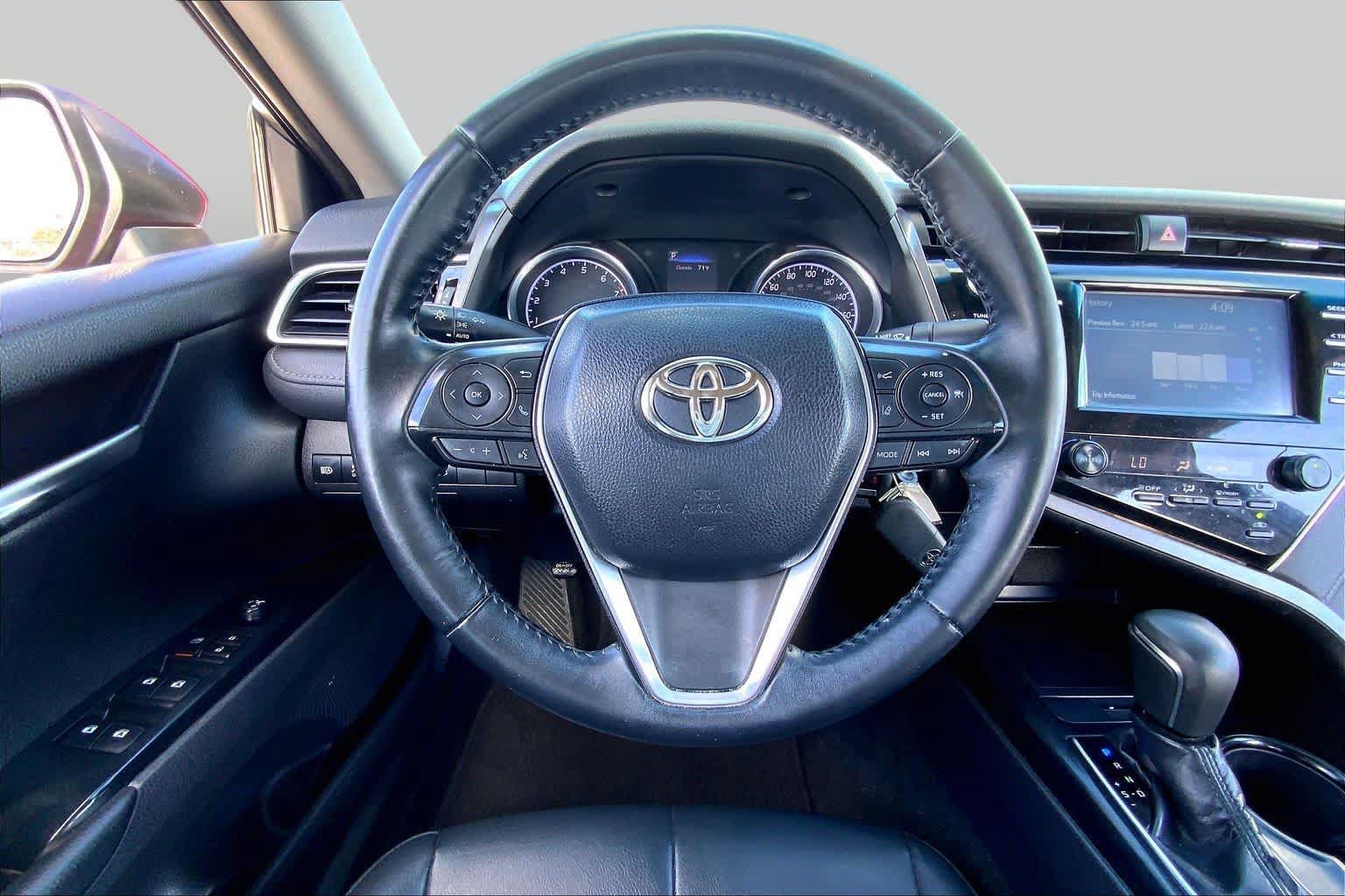 Used 2018 Toyota Camry SE w/ Moonroof Package FWD image 6