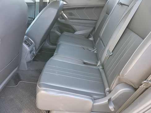 Used 2024 Volkswagen Tiguan SE image 8