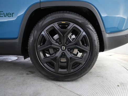 Used 2024 Rivian R1S Adventure AWD/4WD image 9