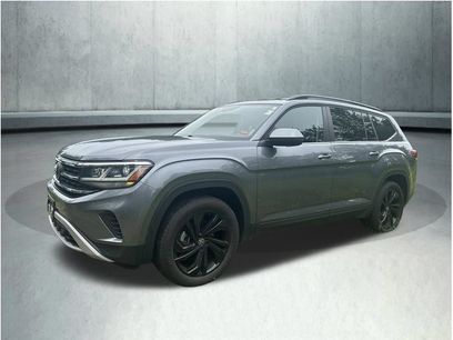 Used 2023 Volkswagen Atlas SE w/ Black Wheel Package