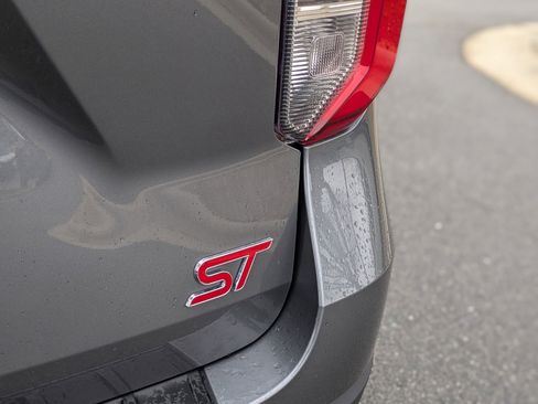 Certified 2024 Ford Explorer ST-Line w/ Class IV Trailer Tow Package image 36