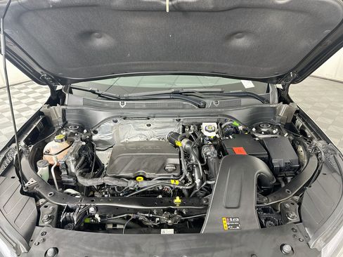 Used 2025 Chevrolet Trax LT w/ LPO, Blackout Package FWD image 32