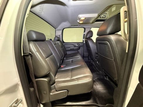 Used 2014 GMC Sierra 2500 Denali w/ Suspension Package, Off-Road image 12