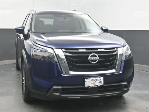 Used 2025 Nissan Pathfinder SV AWD/4WD image 3