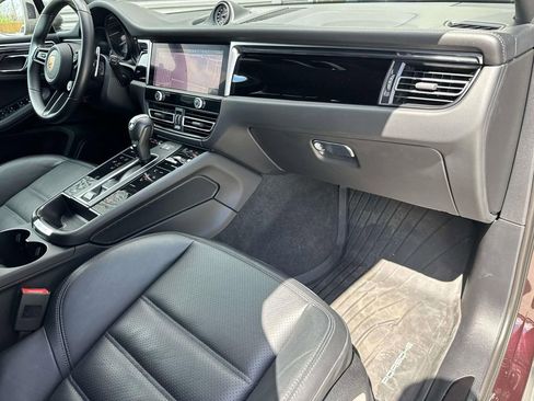 Used 2023 Porsche Macan Turbo image 17