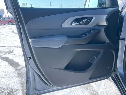 Used 2021 Chevrolet Traverse LT image 18