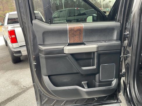 Used 2015 Ford F150 Platinum w/ Equipment Group 701A Luxury image 27