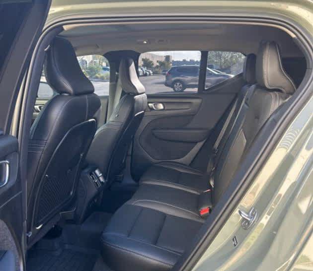 Used 2024 Volvo XC40 B5 Plus w/ Protection Package Premier AWD/4WD image 6