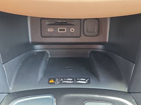 Used 2023 Chevrolet Equinox Premier FWD image 24