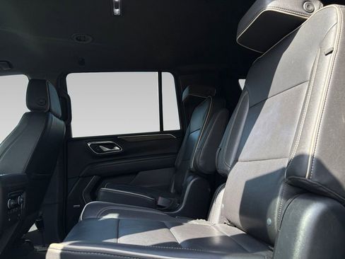 Used 2023 Chevrolet Suburban Premier RWD image 4