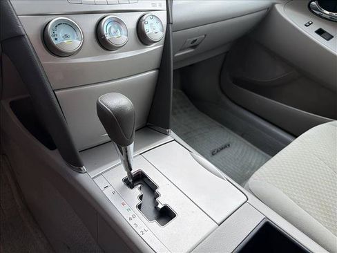 Used 2009 Toyota Camry LE FWD image 19