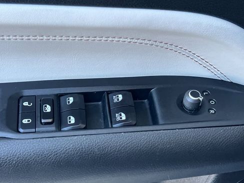 Used 2024 Jeep Compass Limited image 14