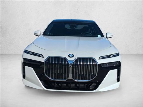 Certified 2025 BMW 740i RWD image 2