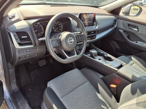 Used 2023 Nissan Rogue SV FWD image 4