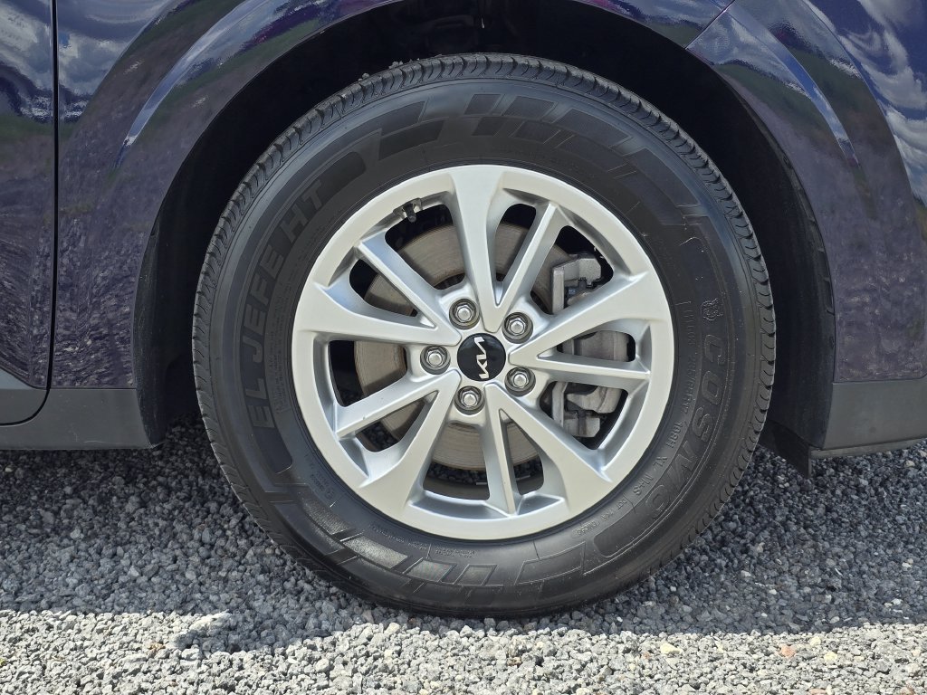 Certified 2022 Kia Carnival LX FWD image 11